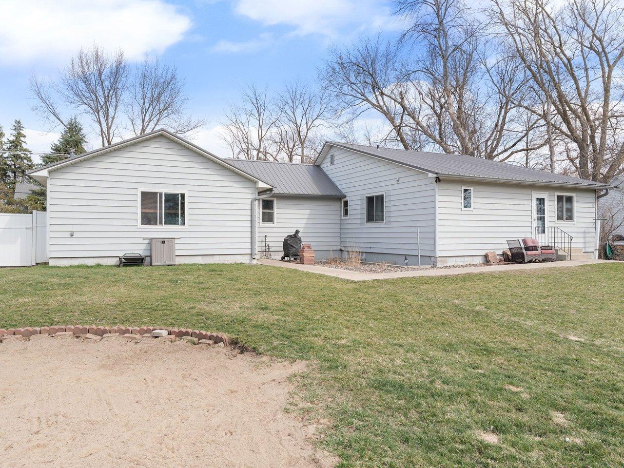 1429 Rice Lake Road Owatonna, MN 55060 - Photo 4 of 35