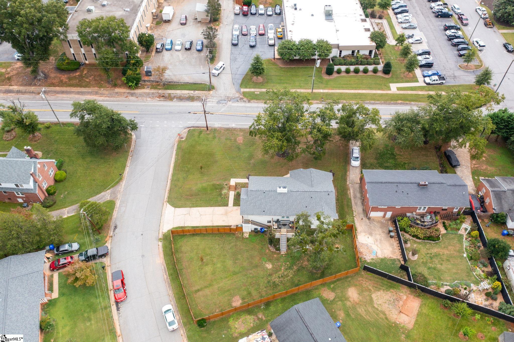 204 Greenacre Road Greenville, SC 29607 - Photo 29 of 45
