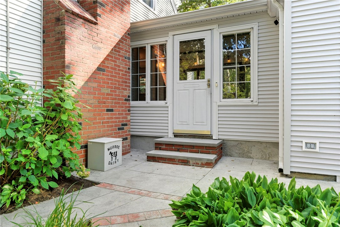 39 Whipple Road Smithfield, RI 02917 - Photo 6 of 39