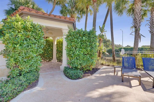 $647,000 | 11353 Southwest 13th Street, Pembroke Pines, FL 33025