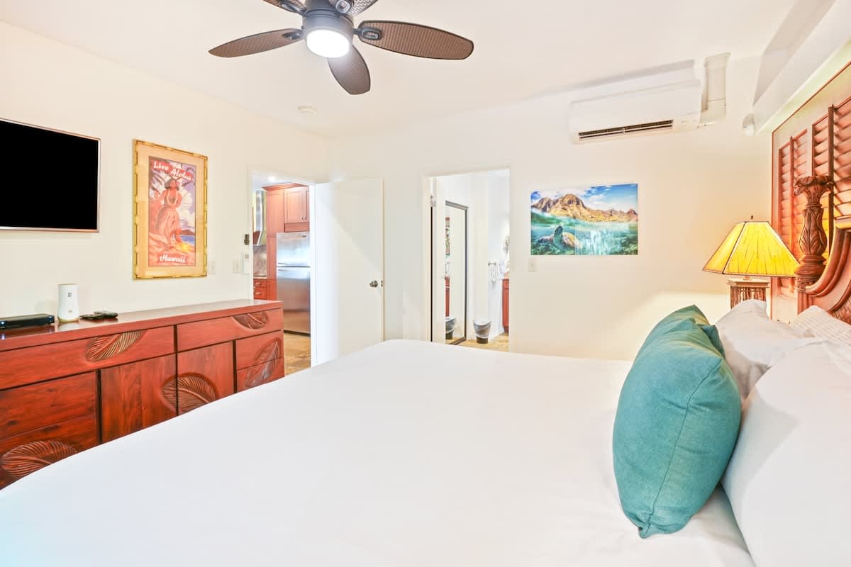 366 Papaloa Road, Unit 114 Kapaa, HI 96746 - Photo 3 of 23 a bedroom with a bed and a flat screen tv