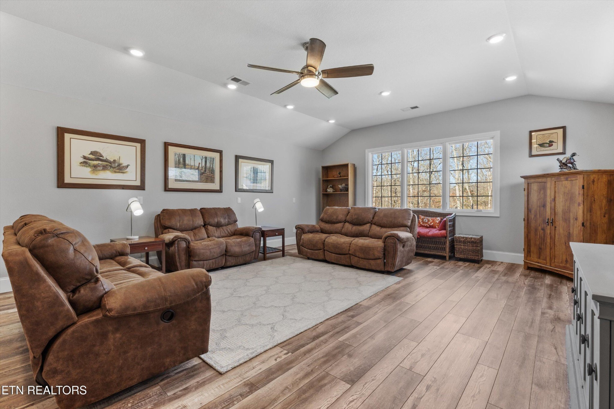 1752 Hillendale Road Crossville, TN 38572 - Photo 34 of 60 a living room with furniture and a window