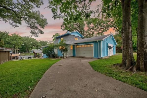 $375,000 | 132 Shady Shores Drive, Mabank, TX 75156