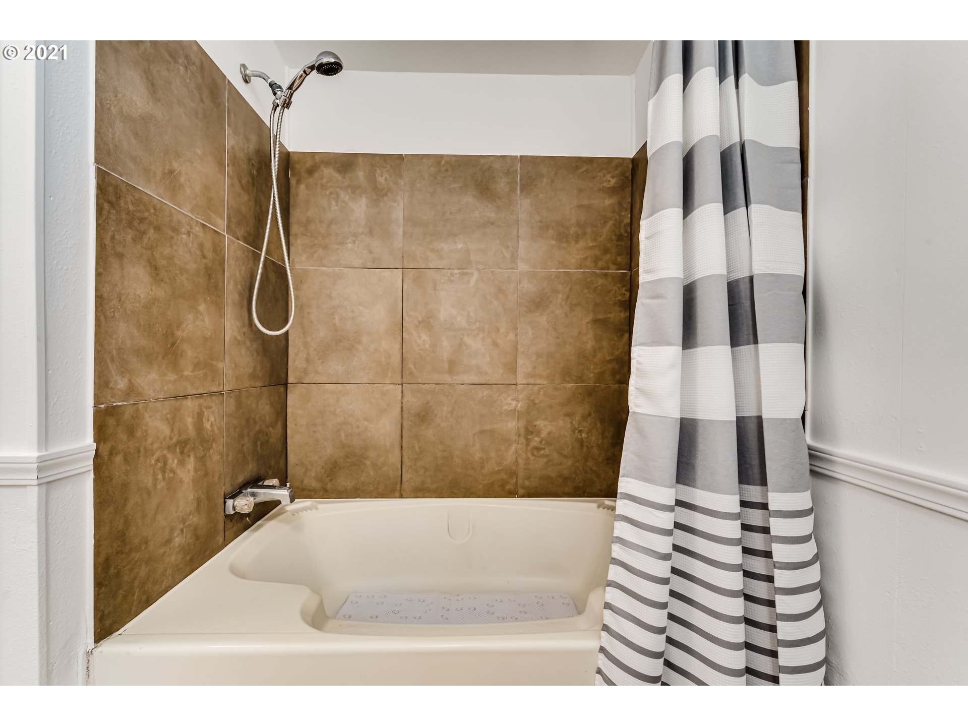 24473 Butler Road Elmira, OR 97437 - Photo 19 of 32 Gallery Image 19