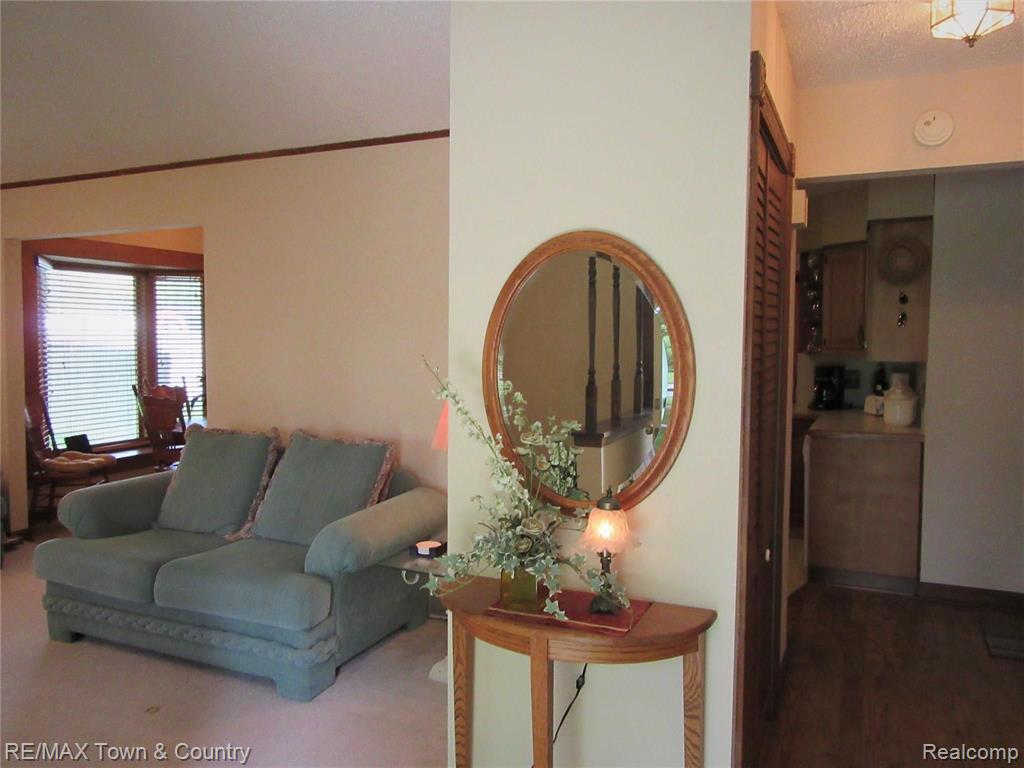 1021 Stonehenge Road Flint, MI 48532 - Photo 5 of 30
