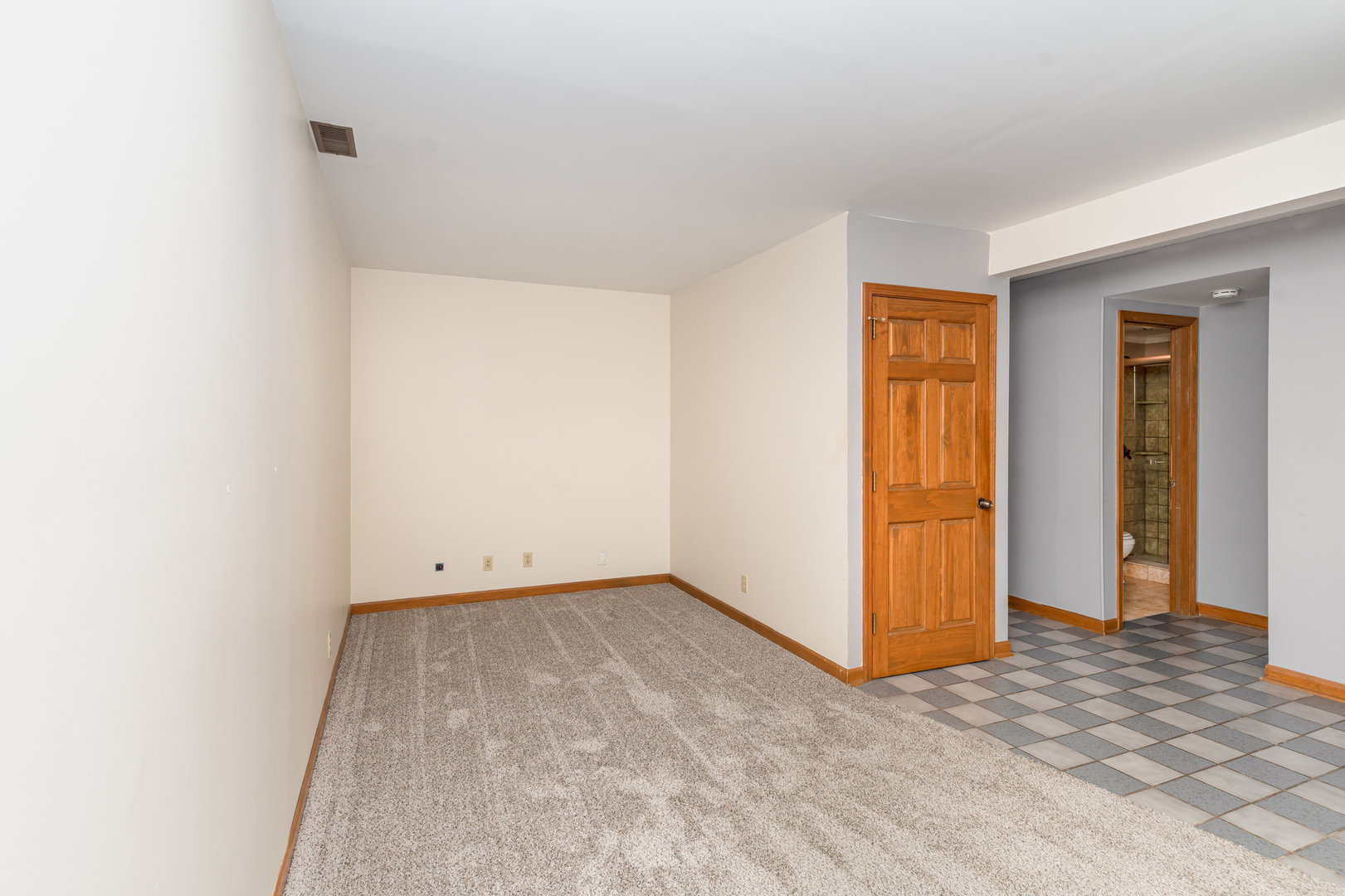 S045 Pleasant Hill Road Wheaton, IL 60187 - Photo 14 of 31 an empty room with closet