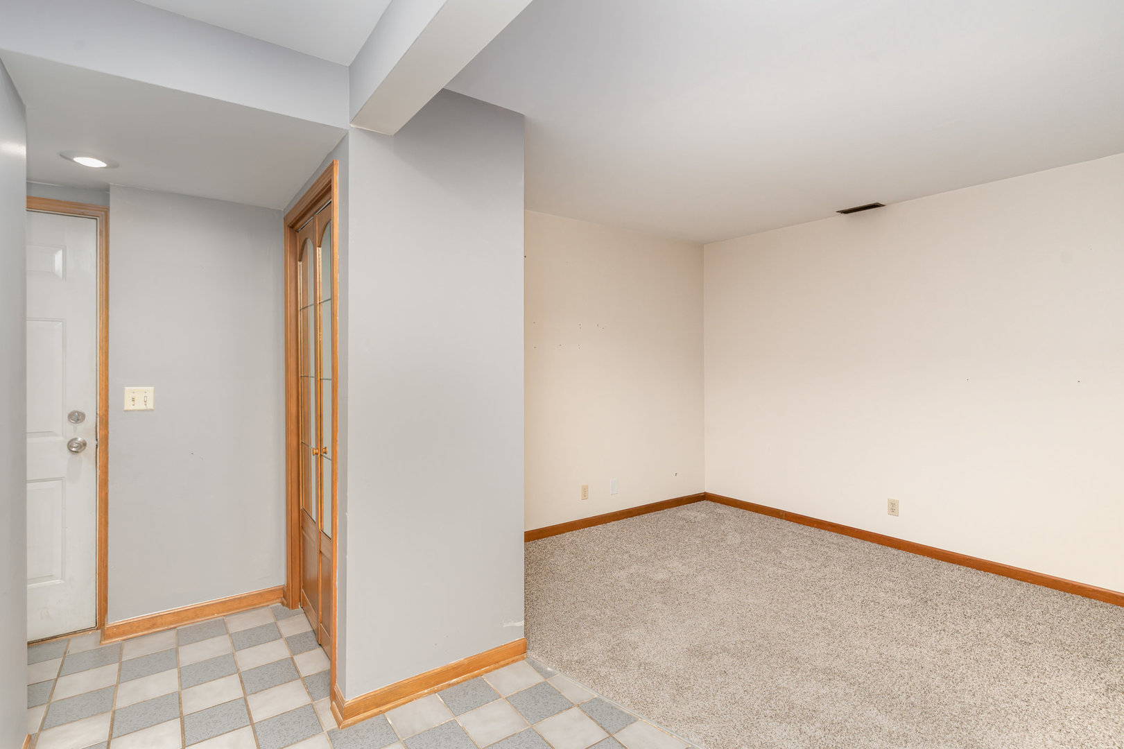 S045 Pleasant Hill Road Wheaton, IL 60187 - Photo 15 of 31 an empty room with windows