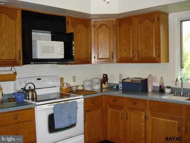 4449 Rice Road Seven Valleys, PA 17360 - Photo 6 of 11 Gallery Image 6