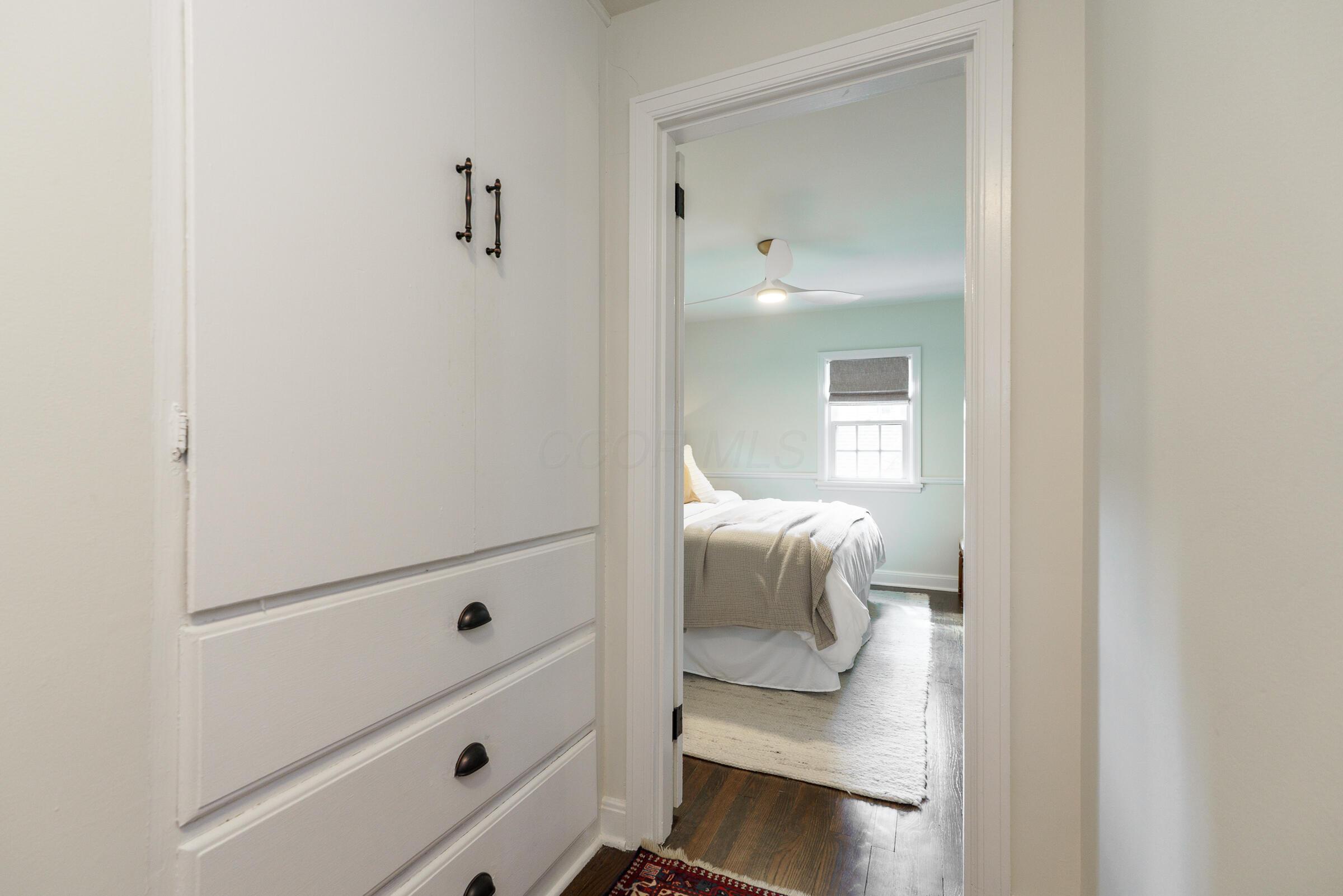 421 Richards Road Columbus, OH 43214 - Photo 35 of 38 Built-ins
