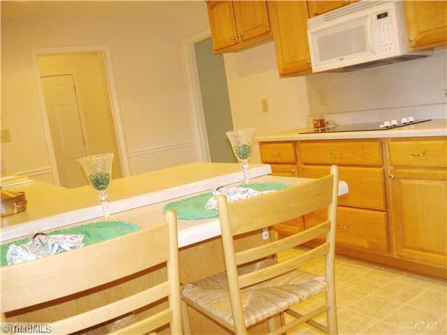 137 4 Brooks Road Winston-Salem, NC 27107 - Photo 6 of 15 Kitchen. Breakfast Bar and additional eat in area