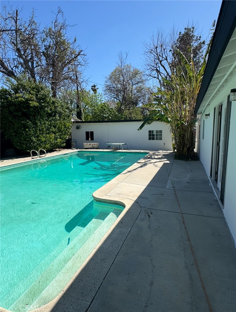 7514 Beckford Avenue Reseda, CA 91335 - Photo 20 of 20 a view of a backyard with a small cabin