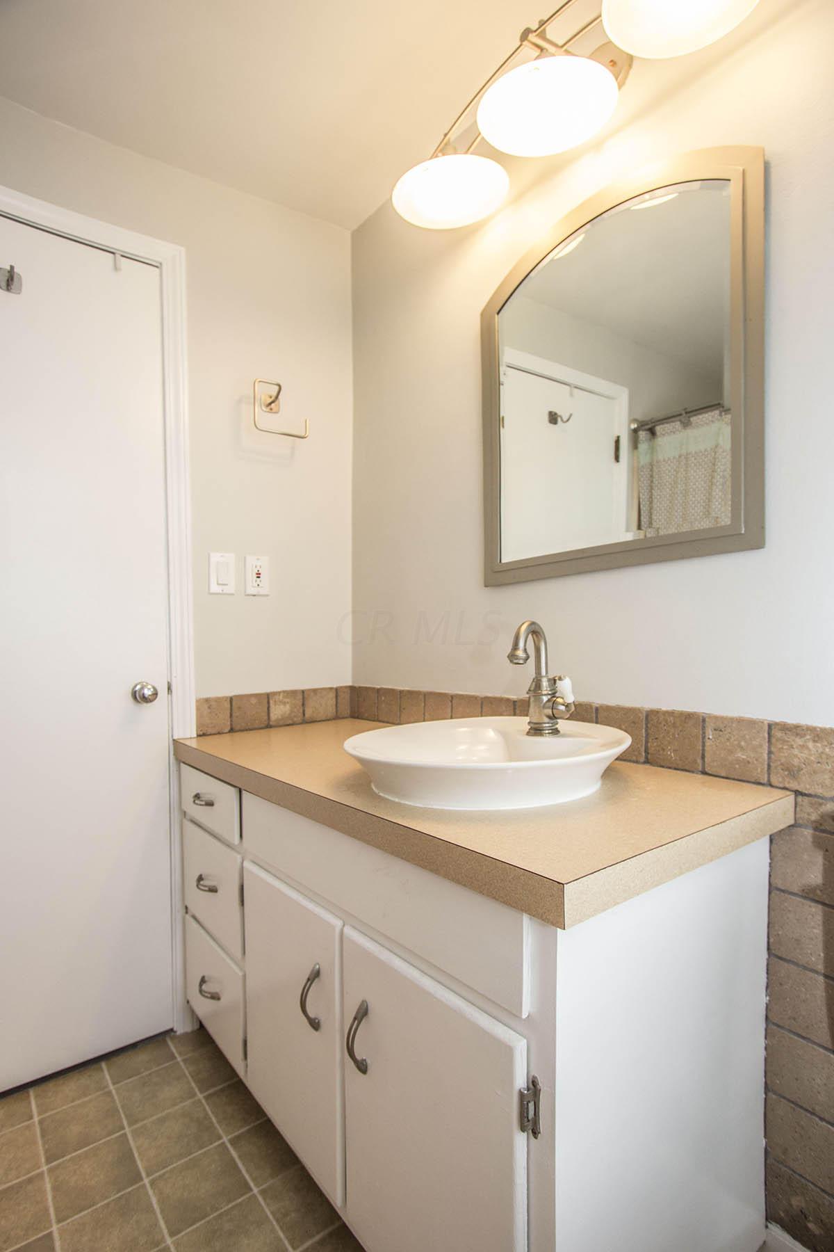 2022 Harwitch Road Columbus, OH 43221 - Photo 20 of 24
