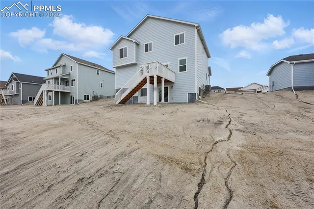 a view of a house with a dry yard