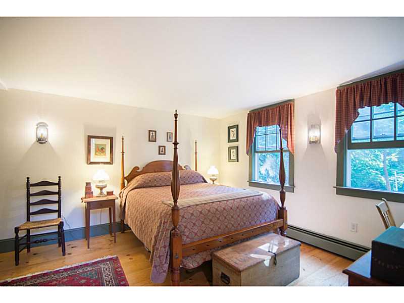 34 Fessenden Road Barrington, RI 02806 - Photo 13 of 23 Master Bedroom.