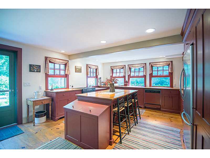 34 Fessenden Road Barrington, RI 02806 - Photo 4 of 23 Kitchen.