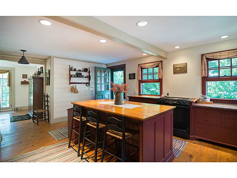 34 Fessenden Road Barrington, RI 02806 - Photo 5 of 23 Kitchen.