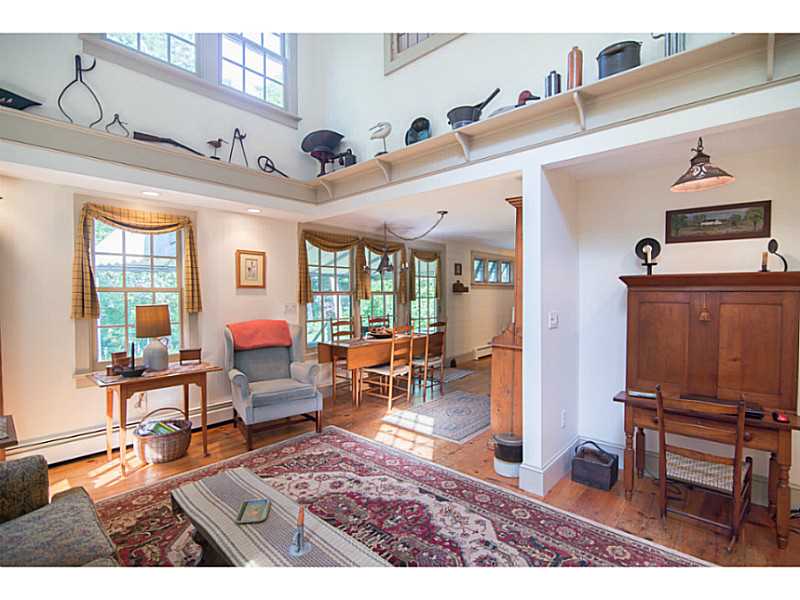 34 Fessenden Road Barrington, RI 02806 - Photo 6 of 23 Living Room.