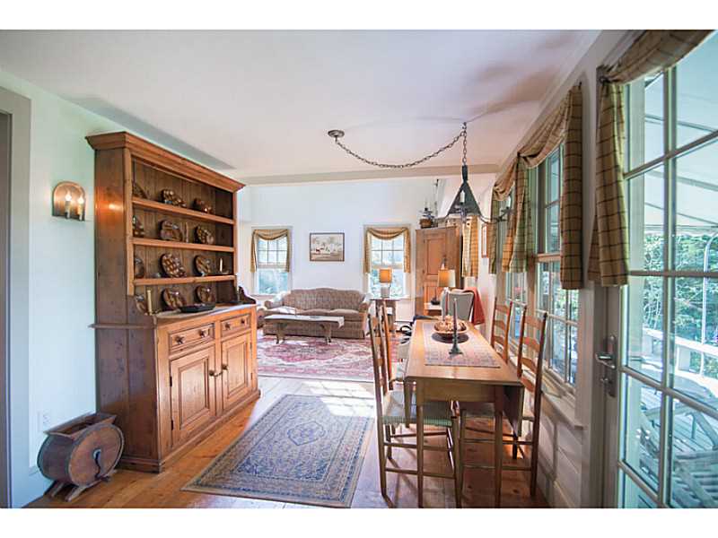 34 Fessenden Road Barrington, RI 02806 - Photo 7 of 23 View.