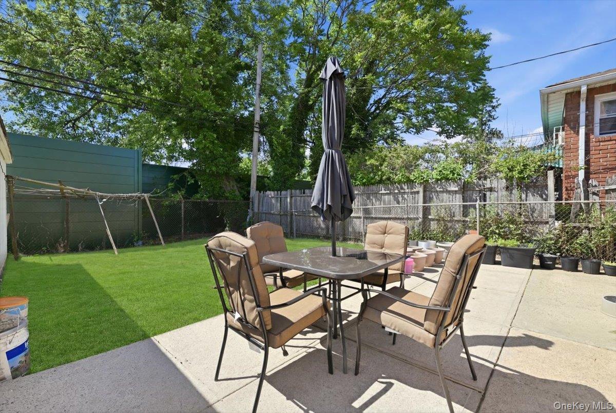 79 Wellington Road Elmont, NY 11003 - Photo 28 of 33