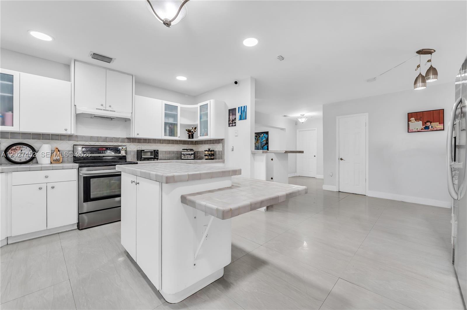 6284 Southwest 26th Street Miami, FL 33155 - Photo 32 of 74