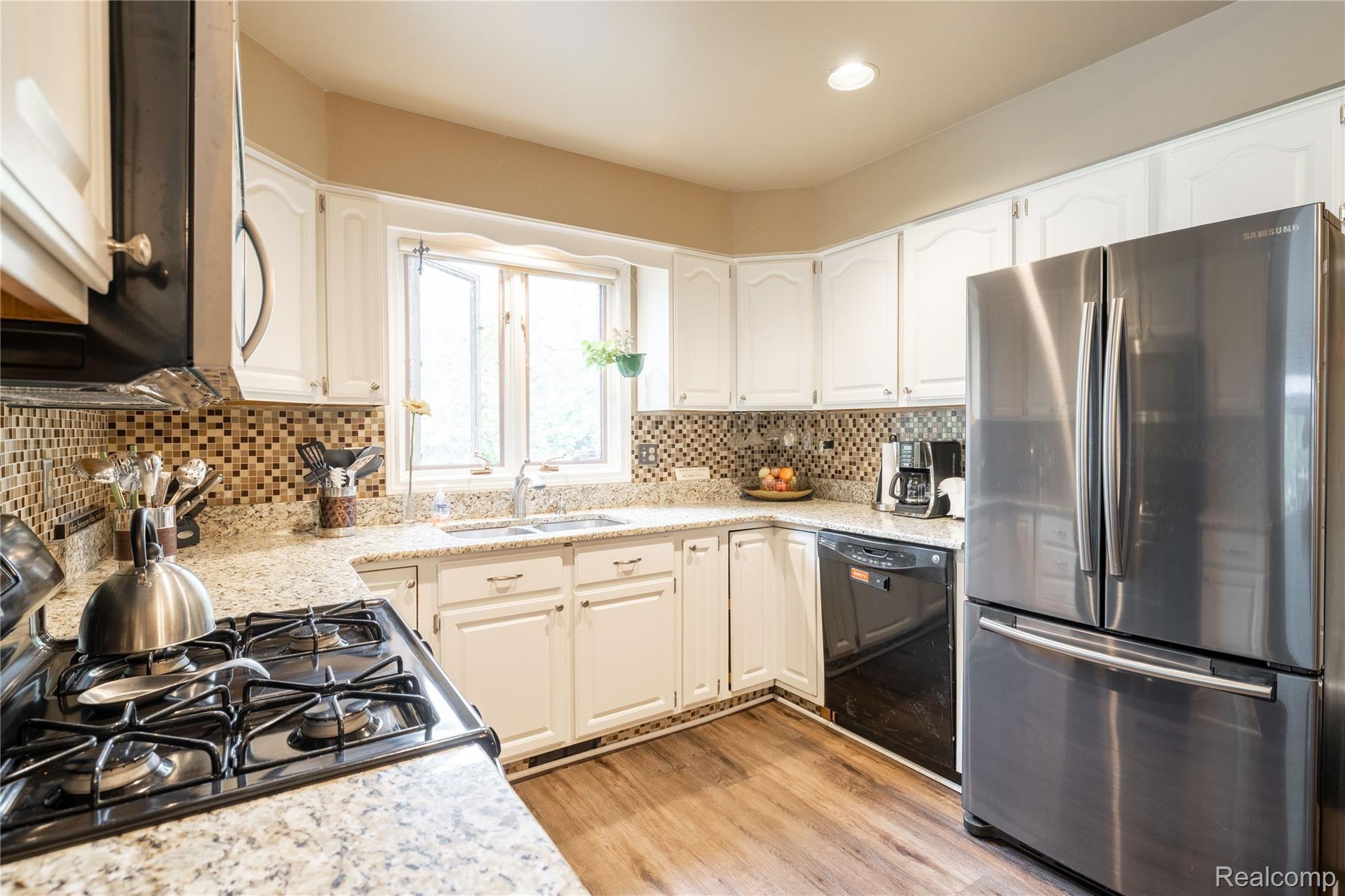 8415 Lake Road Grosse Ile, MI 48138 - Photo 8 of 30 8415 Lake, Grosse Ile (8 of 30).jpg