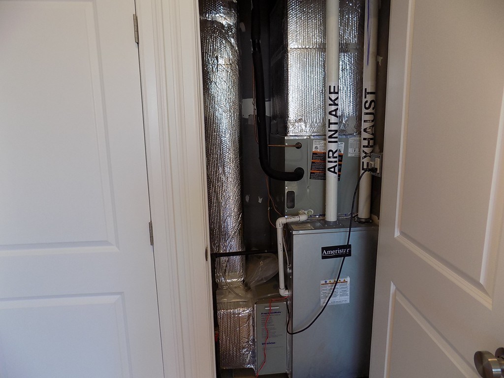 28 Hawthorne Street, Unit 2 Chelsea, MA 02150 - Photo 9 of 18