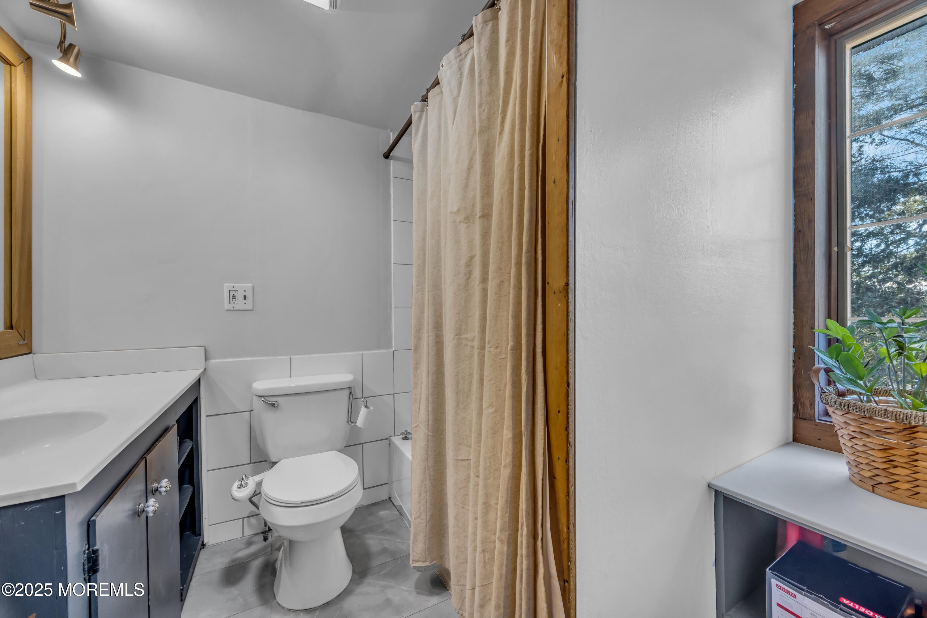 178 Dutch Lane Road Freehold, NJ 07728 - Photo 24 of 40 Full Bath