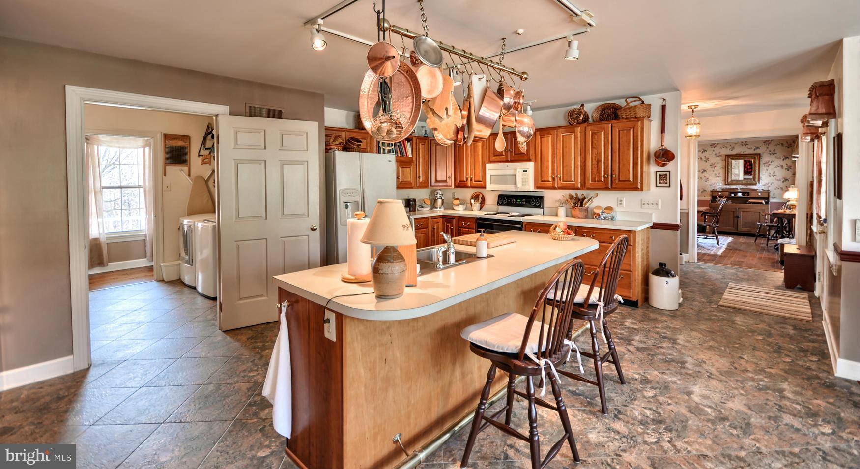 7816 Old Receiver Road Frederick, MD 21702 - Photo 8 of 28 Kitchen with breakfast bar