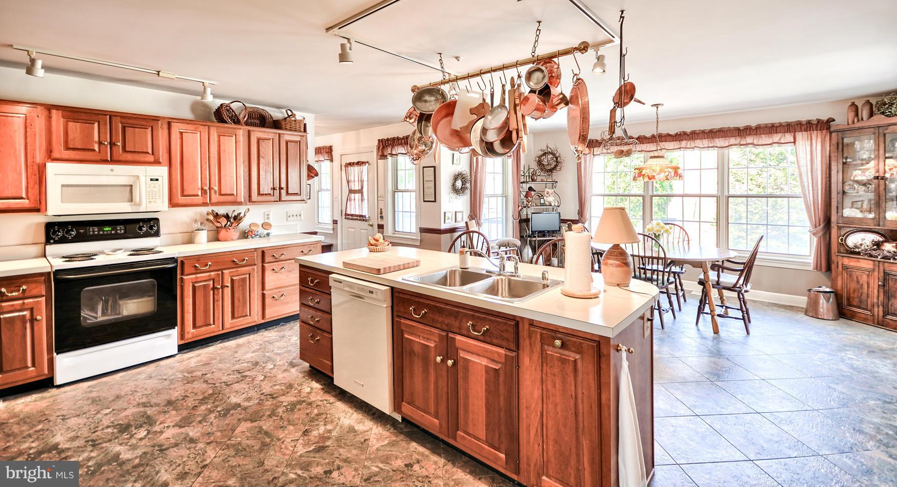 7816 Old Receiver Road Frederick, MD 21702 - Photo 9 of 28 Kitchen with custom Woodmode cabinetry