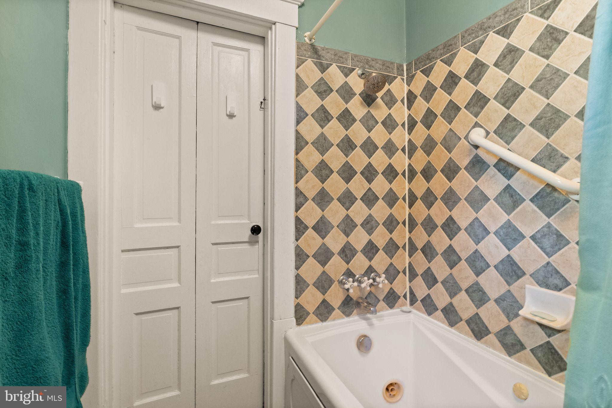 5102 Weston Road Warrenton, VA 20187 - Photo 44 of 65 Upper level shower/bath combo