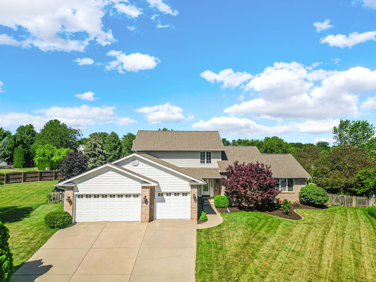 958 Willow Circle DeKalb, IL 60115 - Photo 3 of 35 a view of a back yard of the house