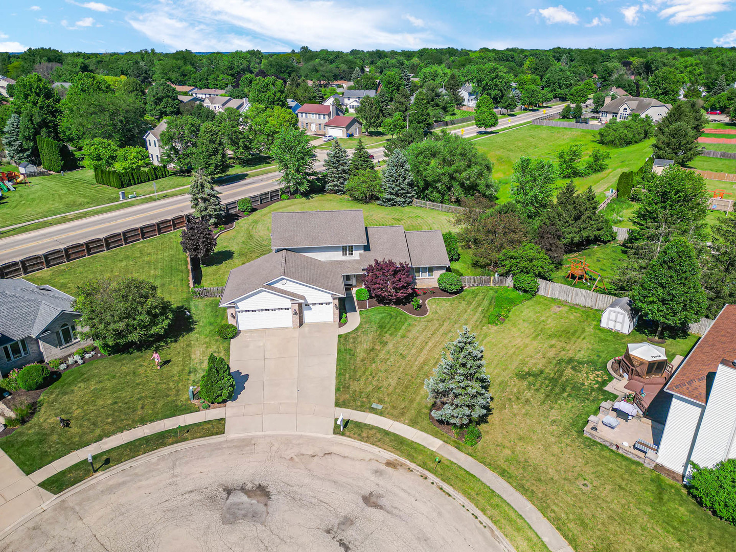 958 Willow Circle DeKalb, IL 60115 - Photo 4 of 35 an aerial view of a house with a garden