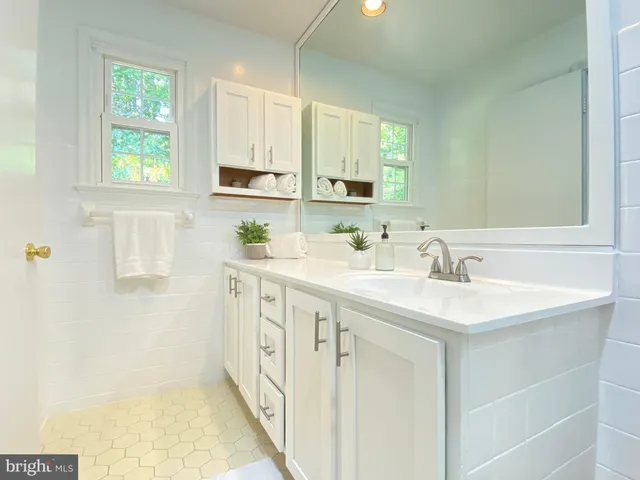 $4,400 | 11509 Parkedge Drive, Rockville, MD 20852