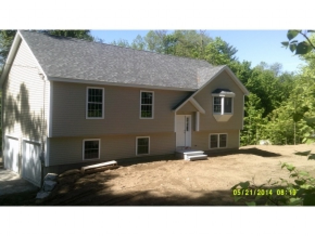 13 Gulf Road Derry, NH 03038 - Photo 1 of 3
