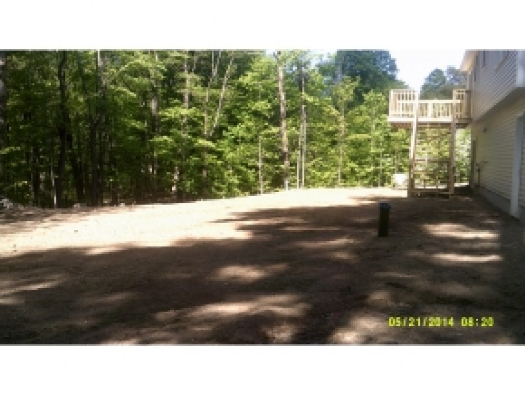 13 Gulf Road Derry, NH 03038 - Photo 2 of 3