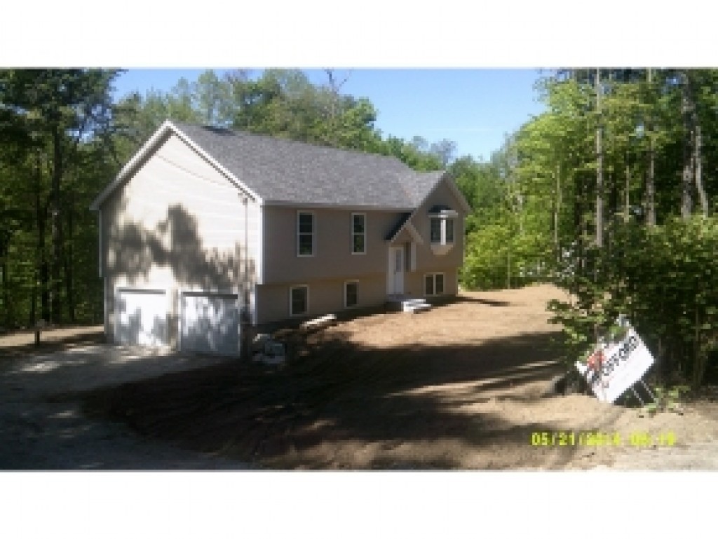 13 Gulf Road Derry, NH 03038 - Photo 3 of 3