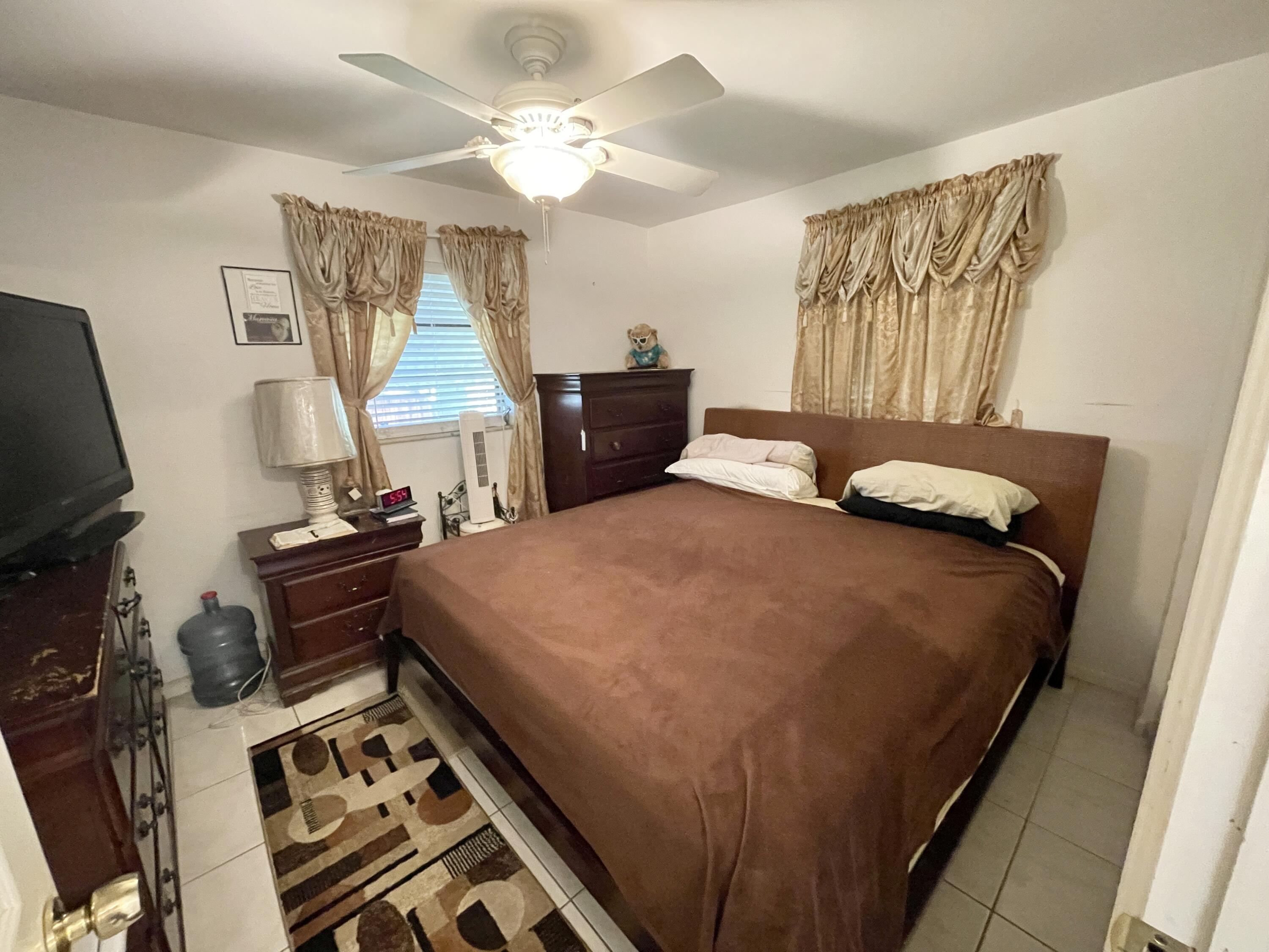 1268 West 36th Street Riviera Beach, FL 33404 - Photo 7 of 10 IMG_4495