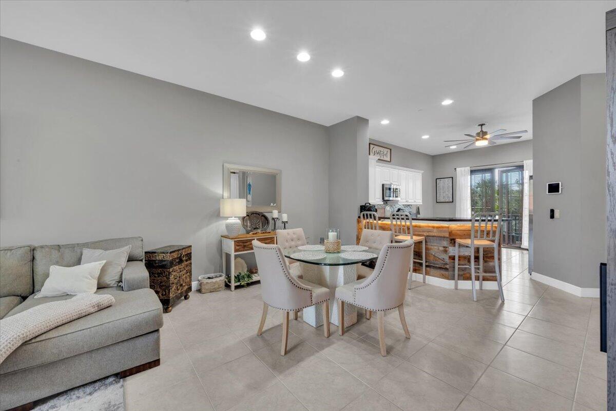 502 Del Sol Circle Tequesta, FL 33469 - Photo 11 of 73 Dining/bar