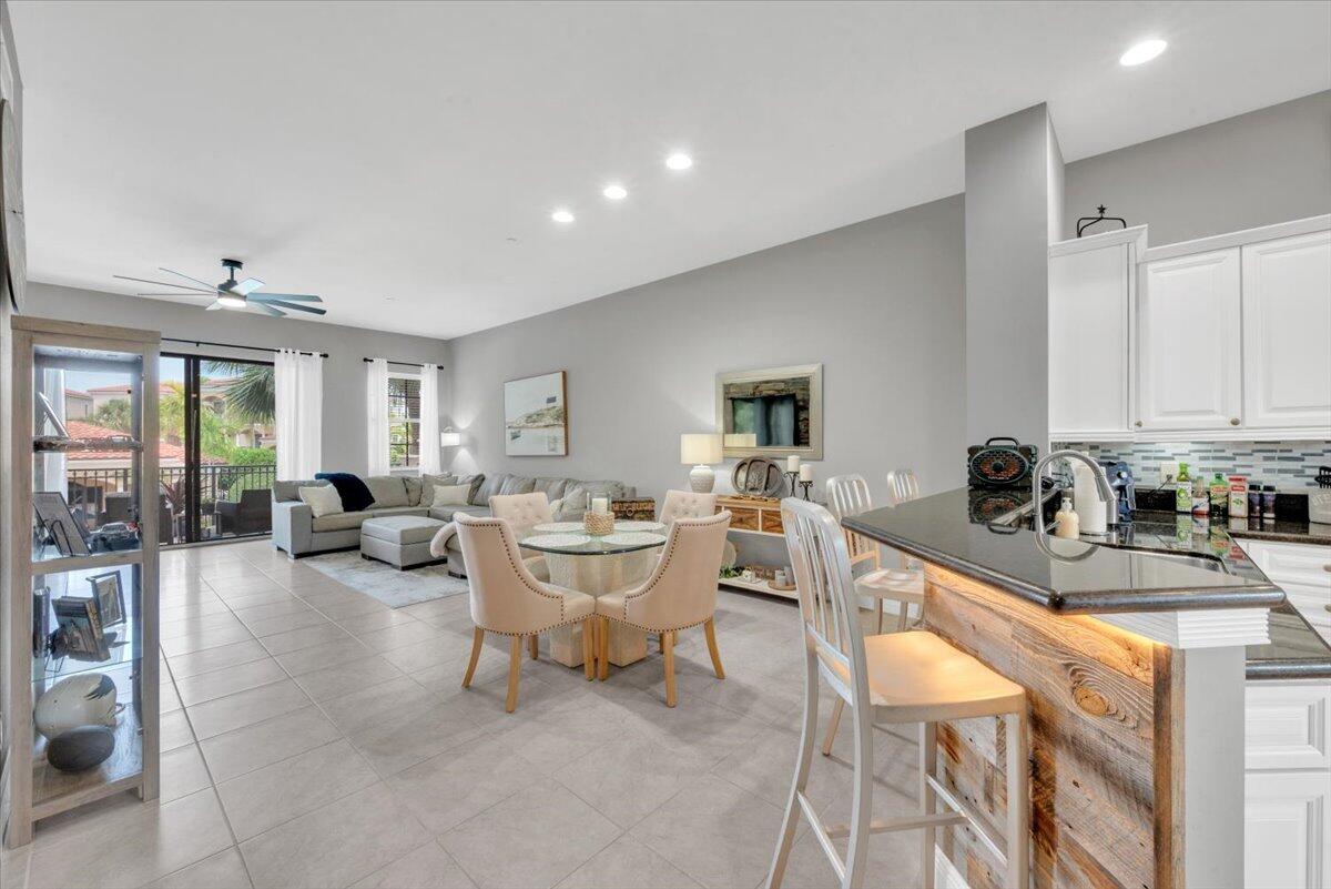 502 Del Sol Circle Tequesta, FL 33469 - Photo 14 of 73 Bar/dining