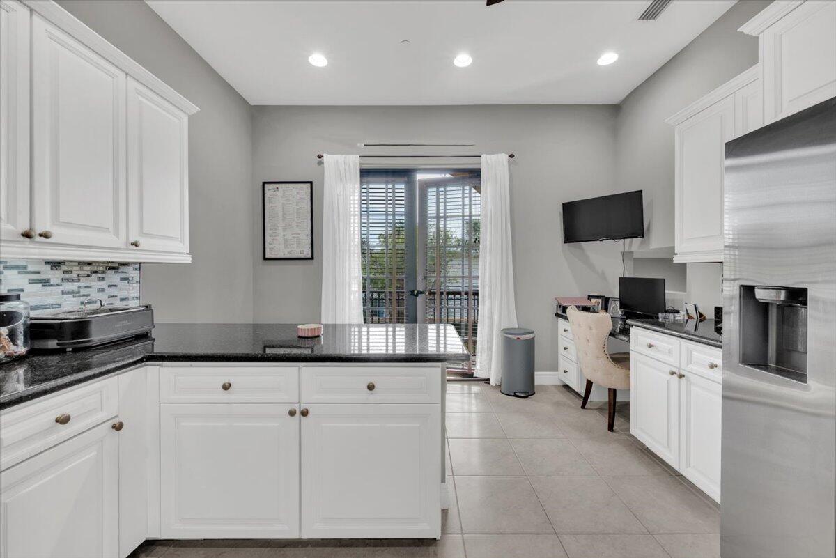 502 Del Sol Circle Tequesta, FL 33469 - Photo 20 of 73 Kitchen/breakfast room