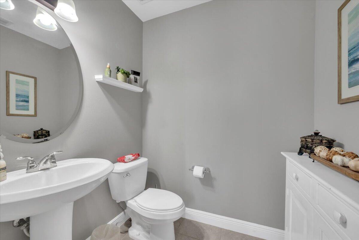 502 Del Sol Circle Tequesta, FL 33469 - Photo 21 of 73 Main floor half bath