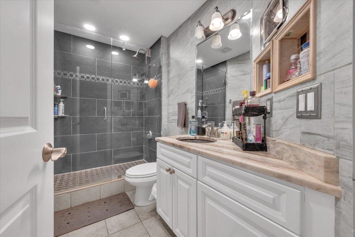 502 Del Sol Circle Tequesta, FL 33469 - Photo 30 of 73 Ground floor full bath