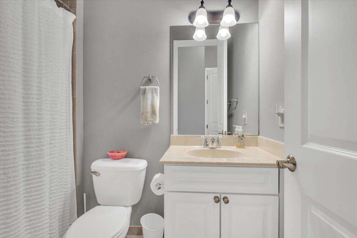 502 Del Sol Circle Tequesta, FL 33469 - Photo 40 of 73 Top floor full bath