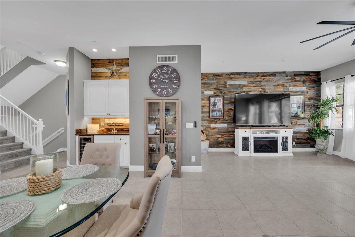 502 Del Sol Circle Tequesta, FL 33469 - Photo 8 of 73 Living