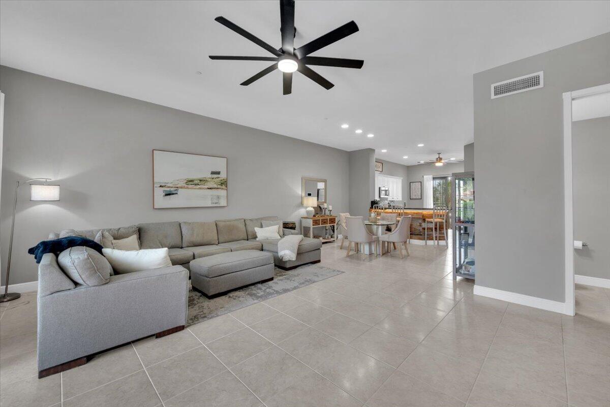 502 Del Sol Circle Tequesta, FL 33469 - Photo 9 of 73 Living