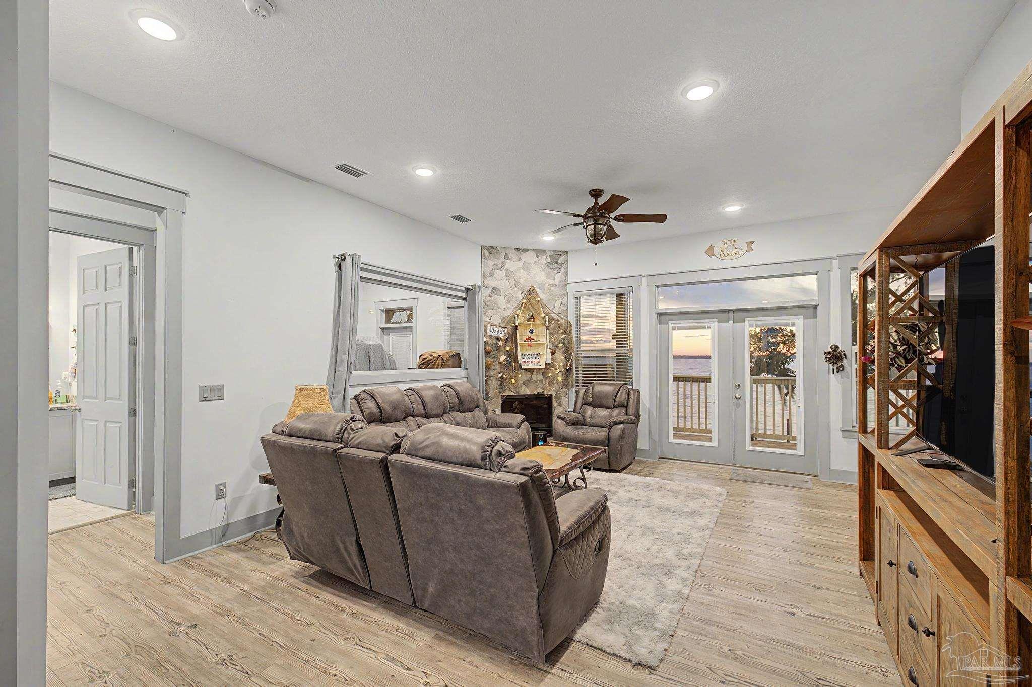 305 Garcon Point Road Milton, FL 32583 - Photo 24 of 37