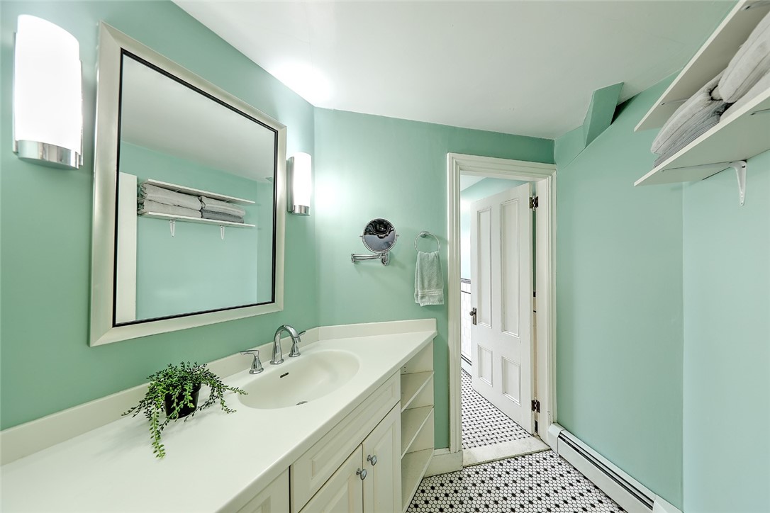 283 Benefit Street, Unit D Providence, RI 02903 - Photo 30 of 39 2nd floor bathroom