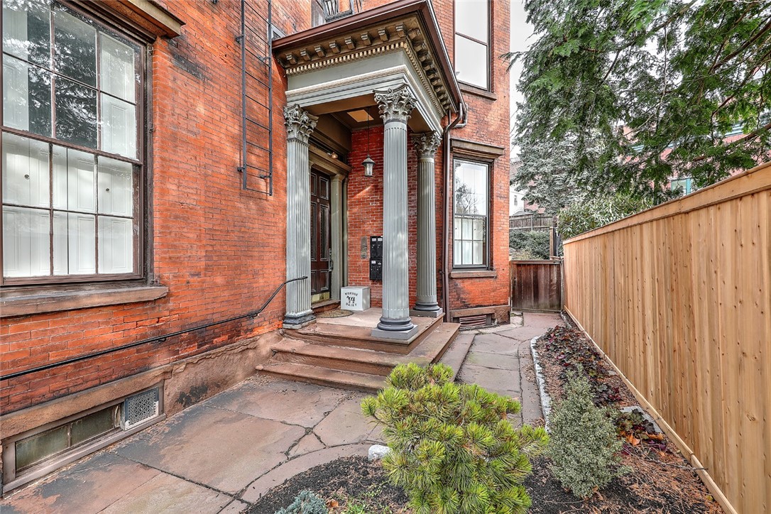 283 Benefit Street, Unit D Providence, RI 02903 - Photo 36 of 39 Building Front door