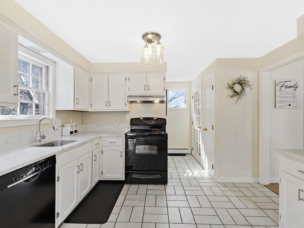 36 Indian Road Waltham, MA 02451 - Photo 4 of 42 Gallery Image 4
