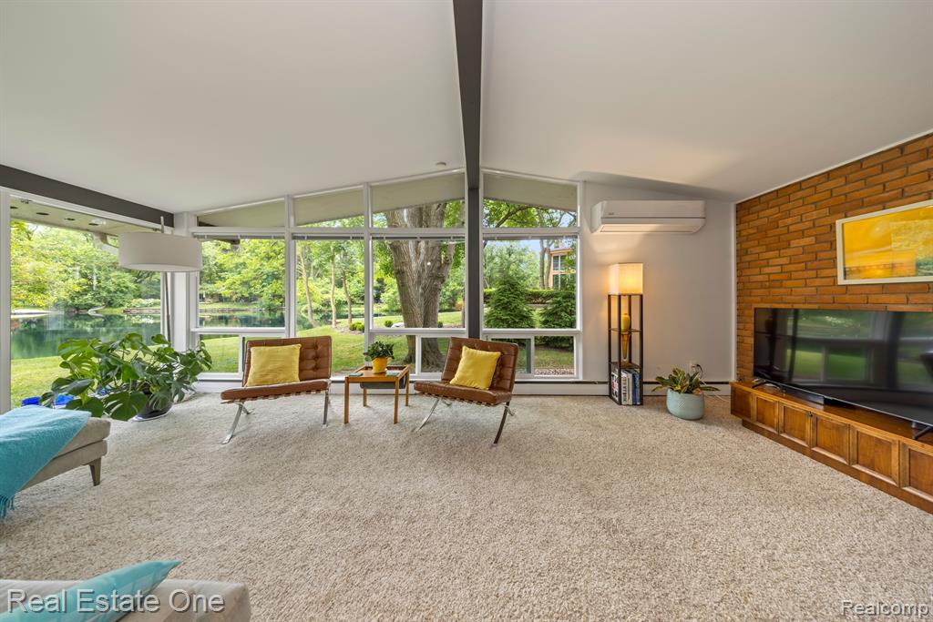 29845 Highmeadow Road Farmington Hills, MI 48334 - Photo 7 of 36